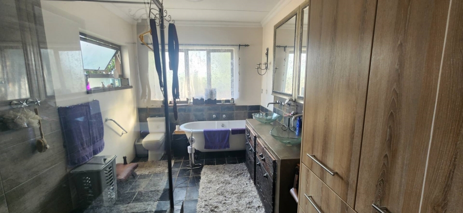 8 Bedroom Property for Sale in Geelhoutboom Western Cape